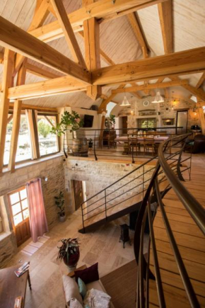 Gîte 2 La grange des hirondelles 3 lits doubles 6 adultes situé entre Bourgogne MORVAN et Vignoble Maison entière labellisée à Gîte de France sous 71 G 2005 labellisé 3 épis - Loft grand volume dans c